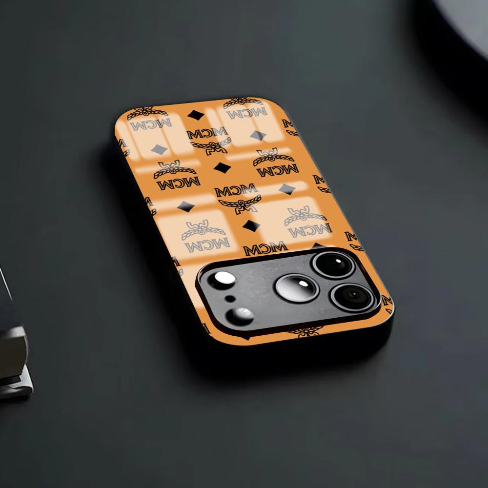 Модный чехол M-mcm для iPhone  – обзор и цена Apple Iphone 15
