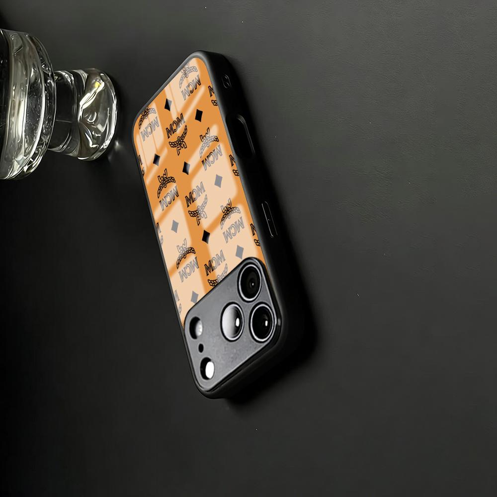 Модный чехол M-mcm для iPhone  – обзор и цена Apple Iphone 15