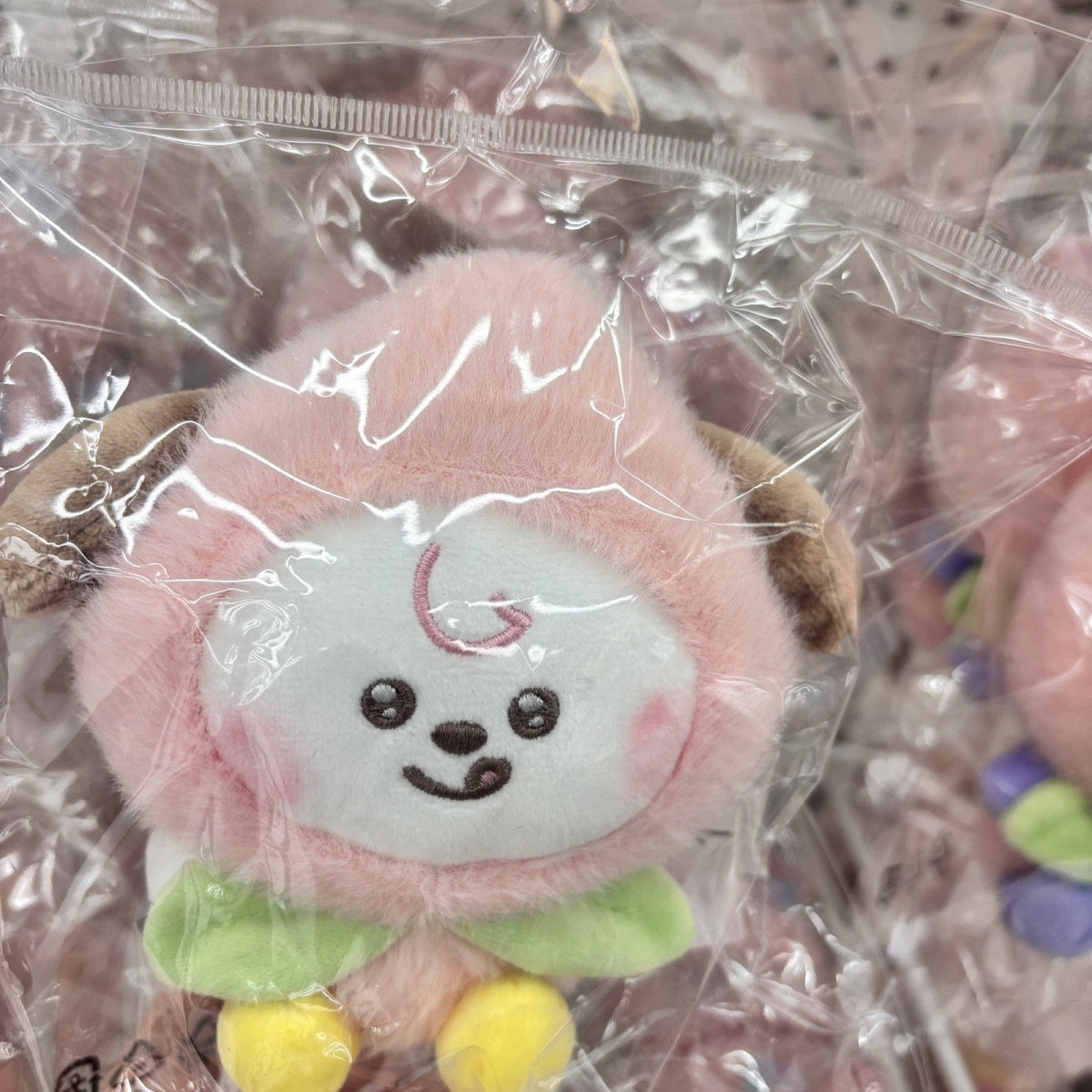 Модный плюшевый брелок BT21 в  – обзор и цена Phone Accessories Charms